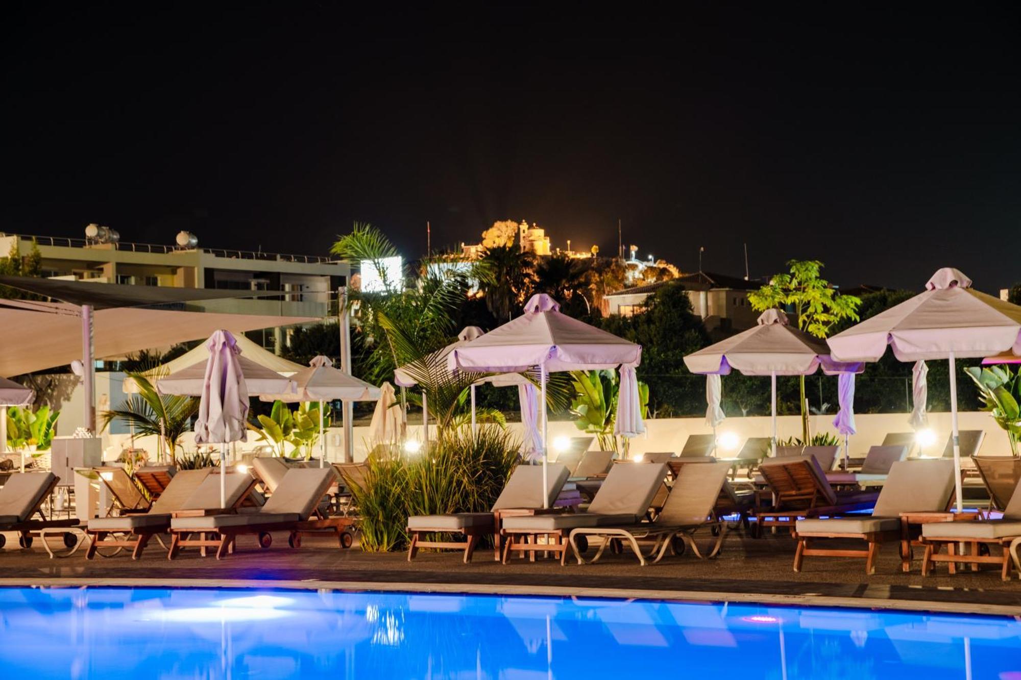 Отель Kapetanios Bay 3*