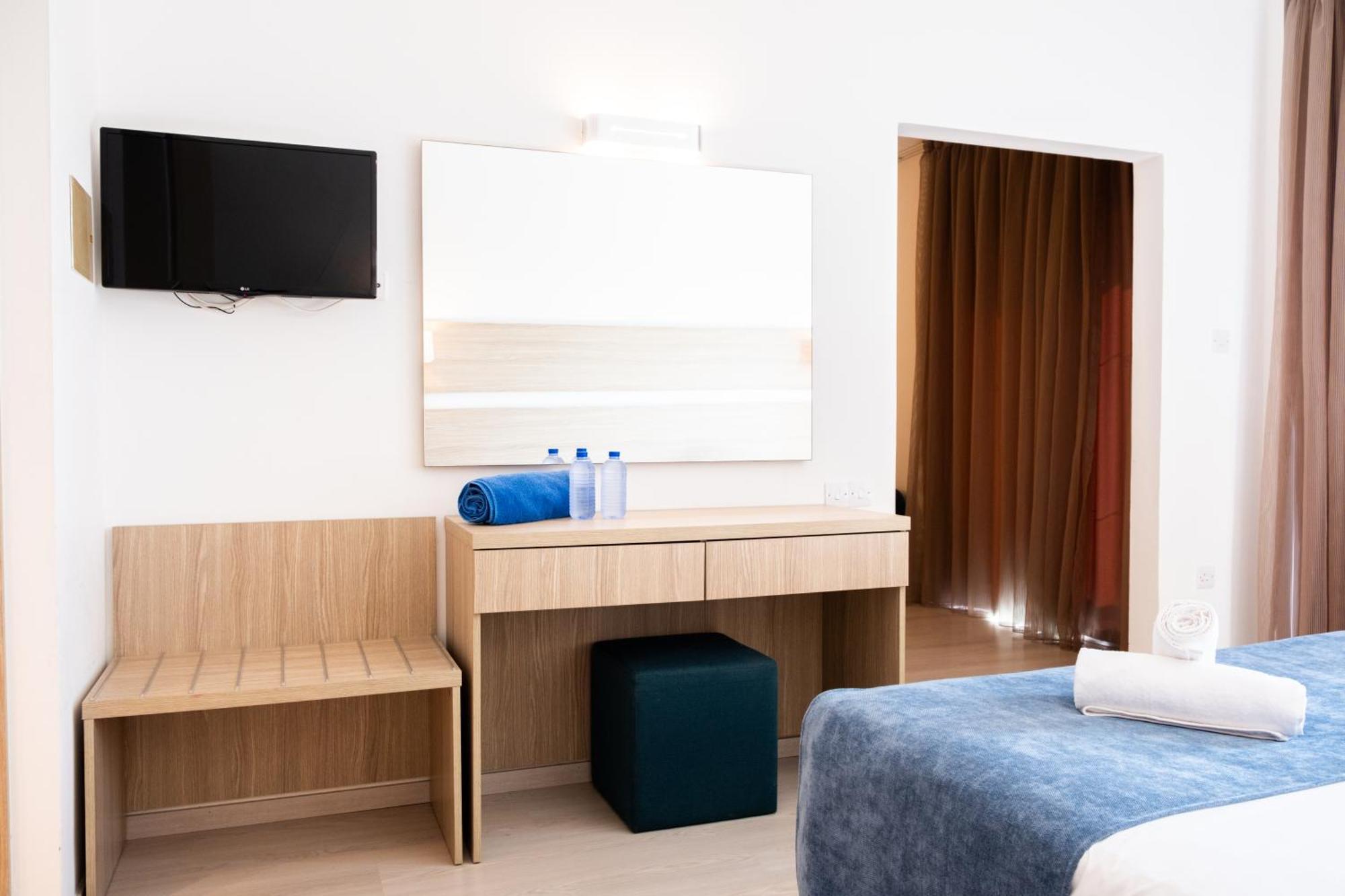 Отель Kapetanios Bay 3*