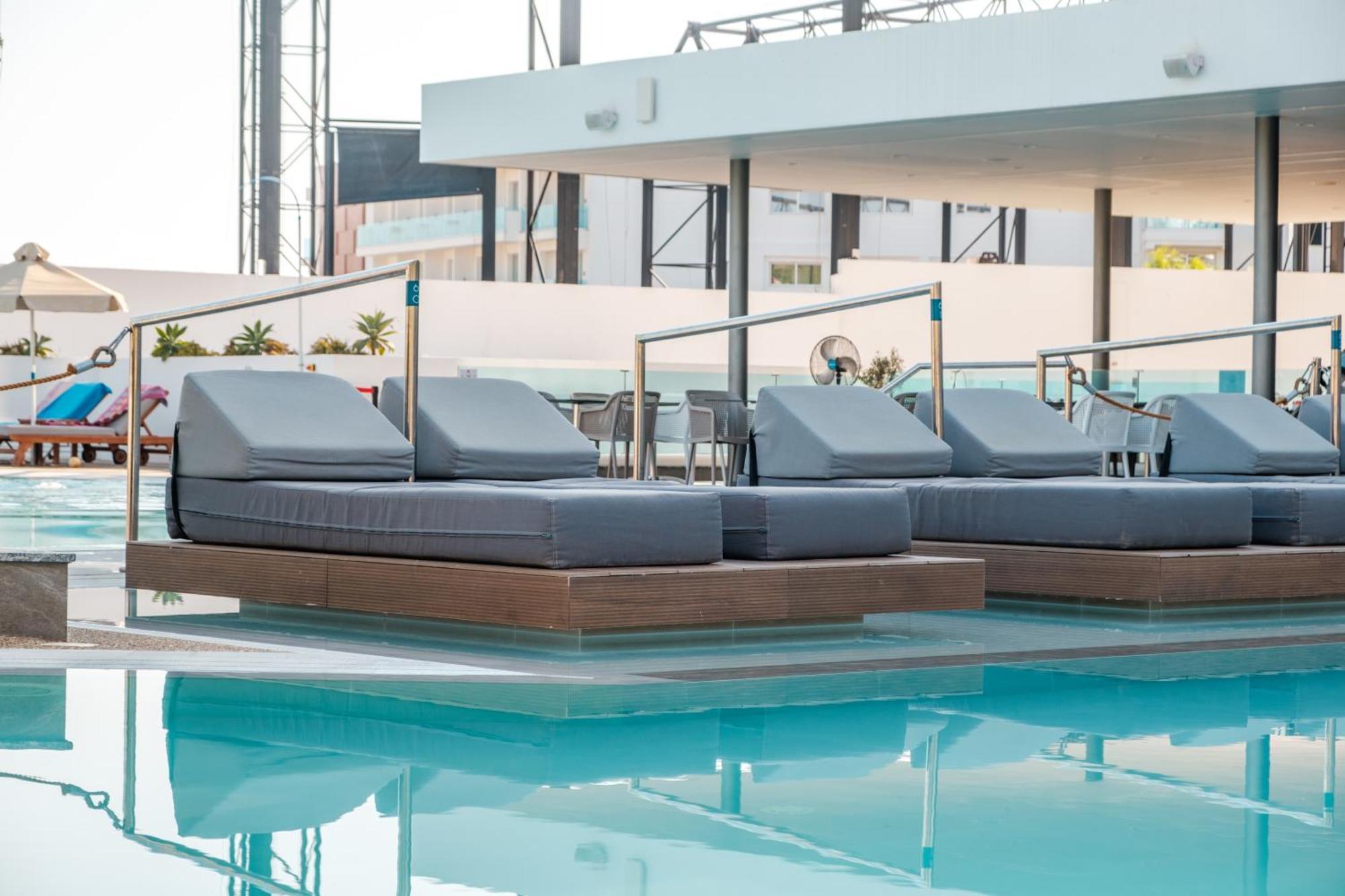 Отель Kapetanios Bay 3*